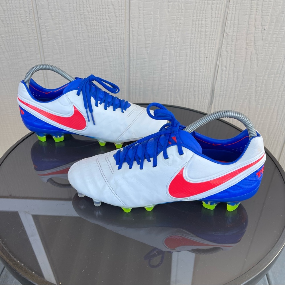 Nike White and Blue Athletic Shoes with Red Accents